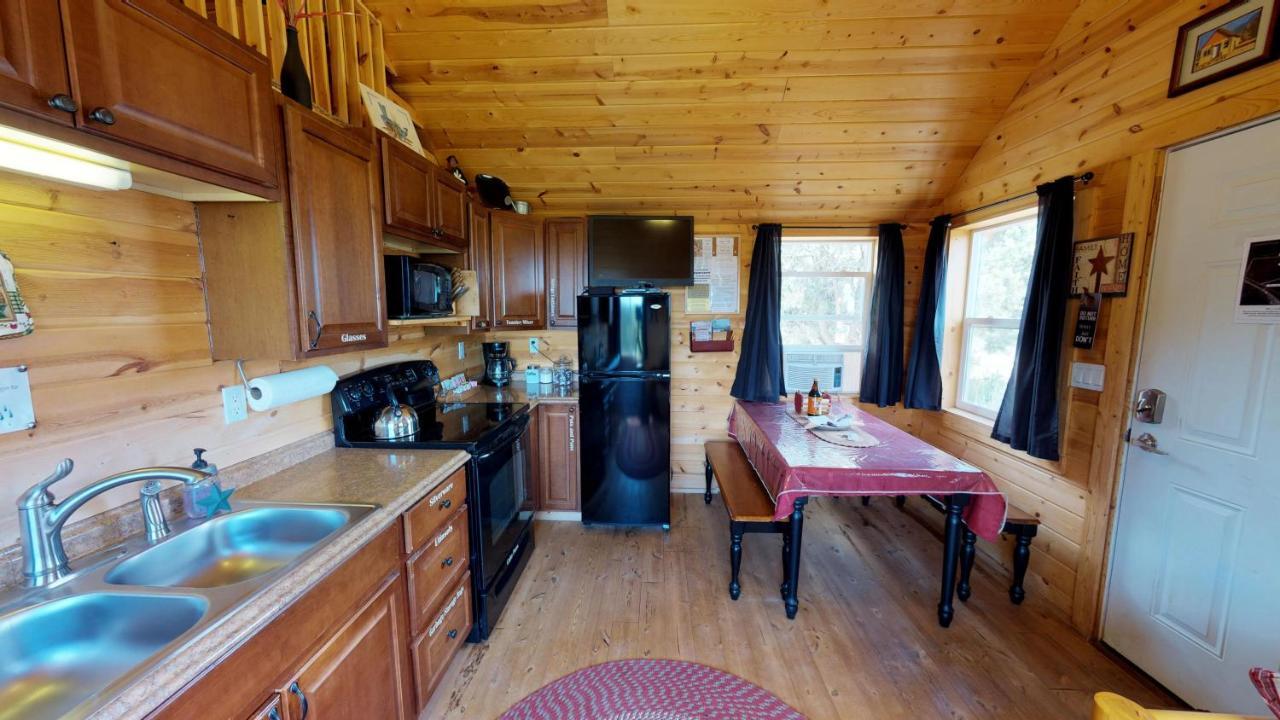 White Pine Cabin By Canyonlands Lodging Монтичелло Экстерьер фото