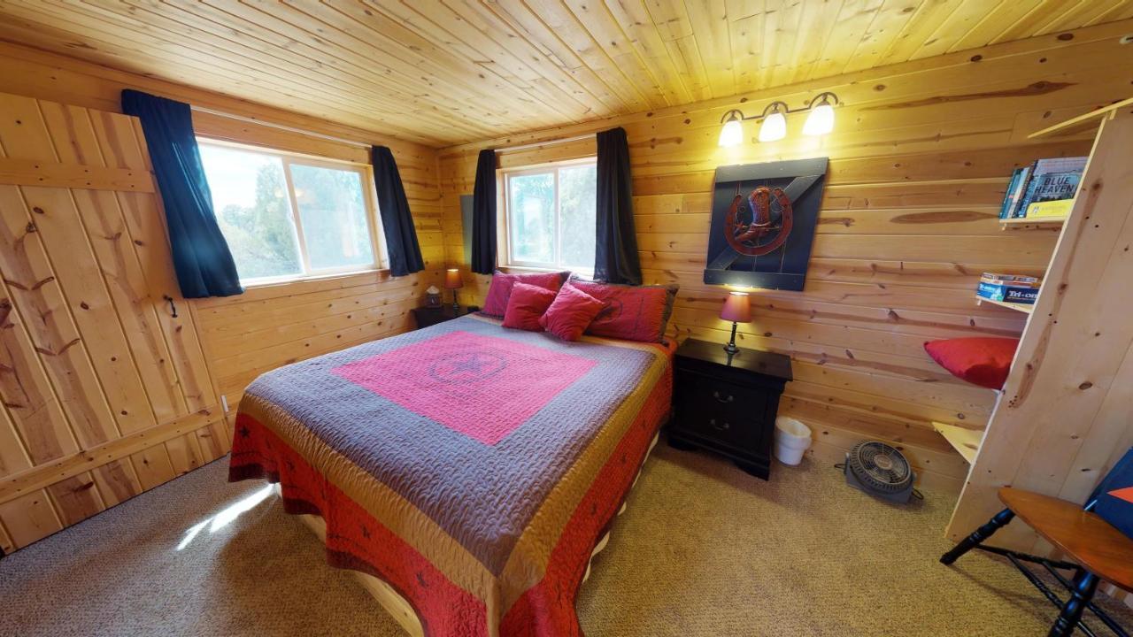 White Pine Cabin By Canyonlands Lodging Монтичелло Экстерьер фото