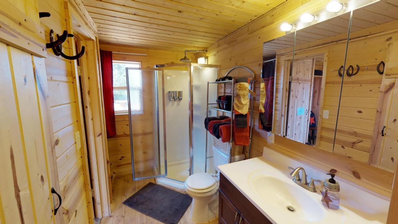 White Pine Cabin By Canyonlands Lodging Монтичелло Экстерьер фото